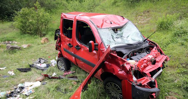 Řidič zemřel po nehodě na Žďársku. Čelně se srazil s náklaďákem. (Ilustrační foto)