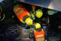 Těžká nehoda na Opavsku! V automobilu se zranili čtyři mladí muži