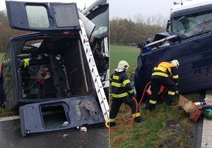 ři srážce kamionu a dodávky na Pardubicku zemřeli čtyři lidé.