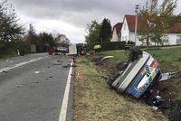 Policejní auto honilo piráta, narazilo do traktoru: Tři zranění!