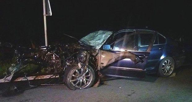 Nehoda, po které zůstali 4 sirotci: Smrt rodičů způsobila cizinka v BMW, tvrdí policie o horažďovické tragédii