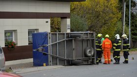 Seniorku v Hořovicích vážně zranil přívěs, který se odpojil za jízdy od auta.