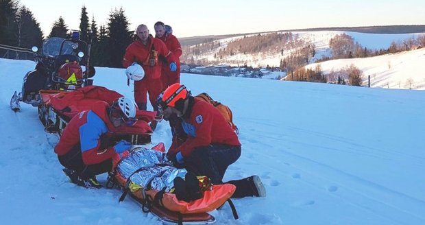 Šílená nehoda při snowtubingu na Dolní Moldavě: Těžce zraněná žena s dítětem skončily v nemocnici