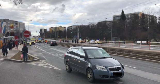K tragické nehodě došlo v úterý odpoledne ve Švehlově ulici.