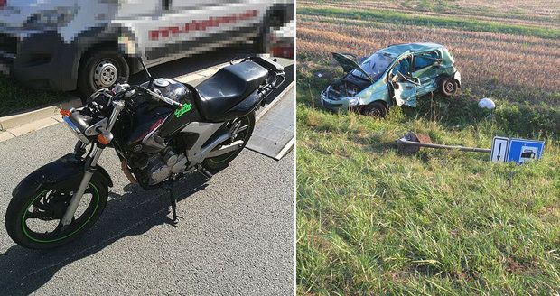 Smrt na českých silnicích: Motorkáři (†65) vjela do cesty dodávka, řidička (†64) přejela do protisměru
