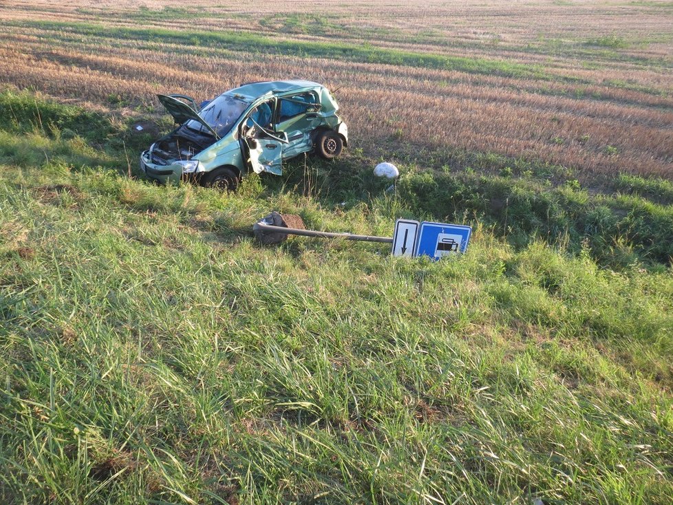 Tragické nehody na Hradecku a Jičínsku: Motorkáři (†65) vjela do cesty dodávka, řidička (†64) přejela do protisměru.