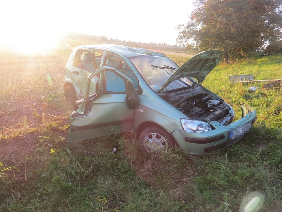 Tragické nehody na Hradecku a Jičínsku: Motorkáři (†65) vjela do cesty dodávka, řidička (†64) přejela do protisměru.