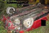 Auto skončilo v kotrmelcích, další mladík (23) zabil spolujezdkyni (†20)!