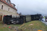 Nehoda kamionu zablokovala silnici v Hrušově: Provoz bude omezen až do večera!