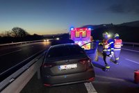Hromadná nehoda u Hukvald: Řidič přelétl svodidla, poničil šest aut!