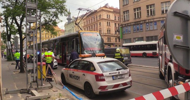 Tramvaj na I. P. Pavlova srazila dva chodce, oba zemřeli.