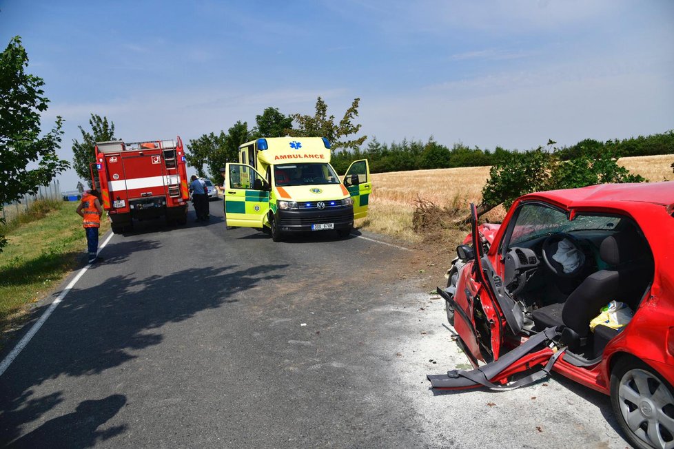 Nehoda osobního automobilu u obce Středokluky.