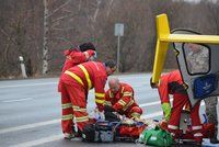 Záchranář bojoval o život pacienta: Najelo do něj auto