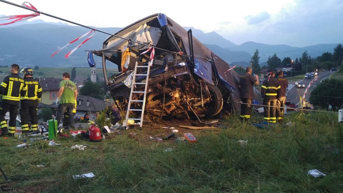 V Itálii havaroval autobus s českými turisty, řidič zemřel