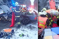 Tragická srážka BMW s dodávkou: Jeden mrtvý, několik zraněných včetně dítěte!