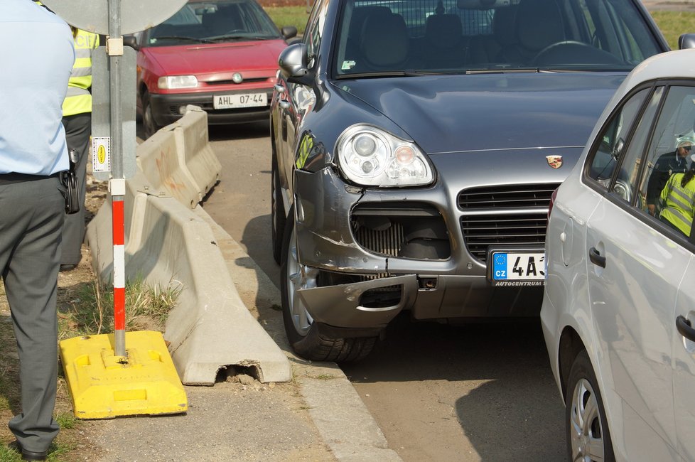 Toto je nabourané Janouškovo auto