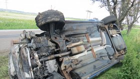 Sršeň způsobil dopravní nehodu: Auto dokonce hořelo.