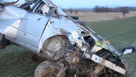 Kvůli hazardnímu manévru kamionu zemřel v osobním autě u obce Vražné na Frýdecko-Místecku šedesátiletý muž.