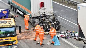 D1 před Prahou uzavřela smrtelná nehoda dvou nákladních aut