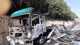 Hasiči zasahovali v sobotu ráno u požáru kamionu na 170.kilometru D1 u Domašova.