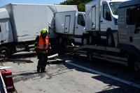 Dálnice D1 za Brnem: Na dvou místech se srazily kamiony, provoz se obnovuje