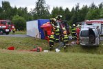 Nehoda dodávky a kamionu u Prunéřova: Zemřeli tři lidé