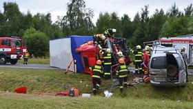 Kamion se srazil u Prunéřova s dodávkou: Na místě 3 mrtví