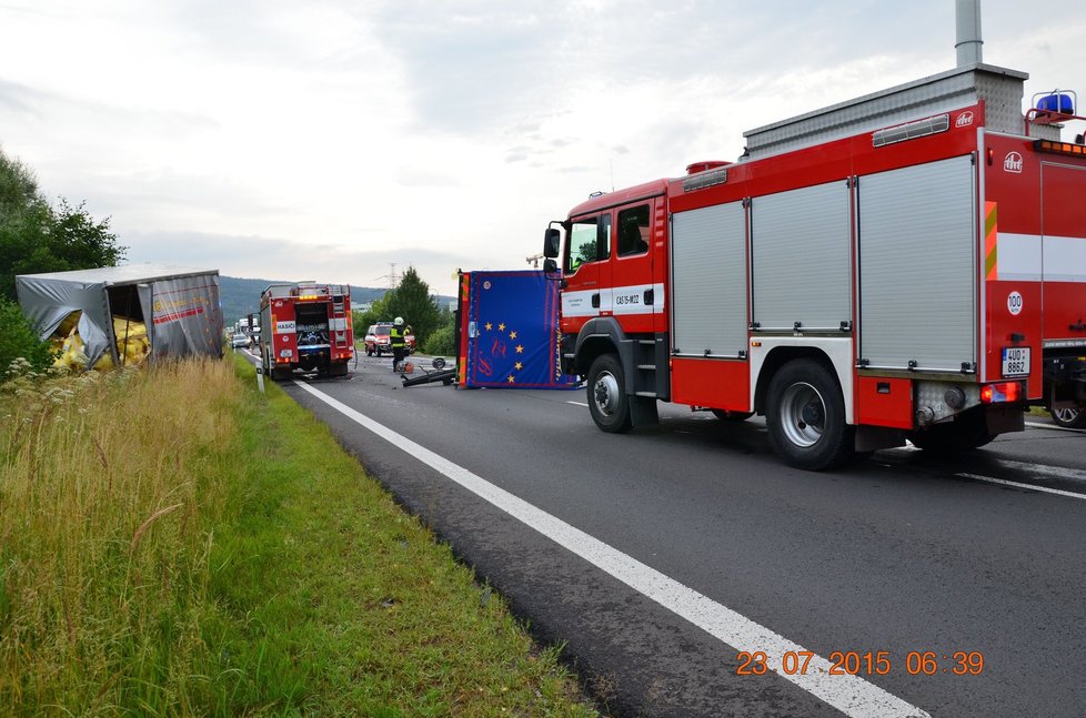 Čtvrtek plný nehod: Bouralo se na Mělnicku i Chomutovsku (na snímku)