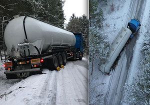 Kamion u Hostomic projel dva zákazy a skončil mimo cestu: Ledovka bránila i jeho vyproštění.