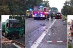 Po srážce kamionu u Sudoměřic a osobního auta zemřeli dva dospělí a dvě děti, páté dítě je vážně zraněné.