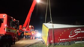 Bulhar poslechl navigaci a ve Vendryni málem převrátil kamion na rodinný dům.