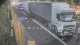Při nehodě dvou kamionů na D1 u Soutic zemřel řidič.