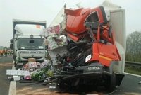 Tragická nehoda čtyř kamionů: Jeden člověk zemřel