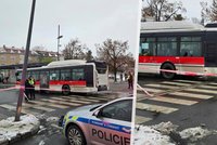 Tragická nehoda v Kladně: Zfetovaný řidič autobusu srazil seniorku, ta přišla o nohu!