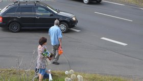 Tátovi mrtvého řidiče (†18) bolest na místě nehody podlomila kolena