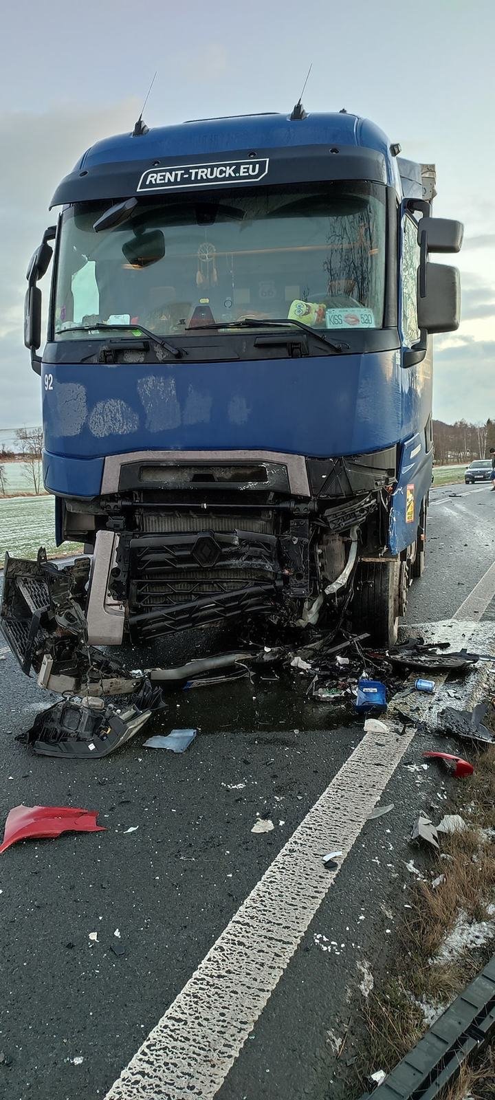 Řidič osobního auta skončil s těžkým zraněním v bezvědomí.