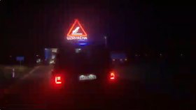 Na Přerovsku se srazil náklaďák s autem, řidič osobáku zemřel.