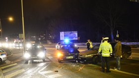 Zdrogovaný sedmnáctiletý kluk naboural kradeným vozem v Brně devět aut. (ilustrační foto)