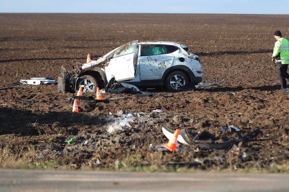 U Vrbčan na Kolínsku se po čelním střetu osobních automobilů vážně zranili dva lidé