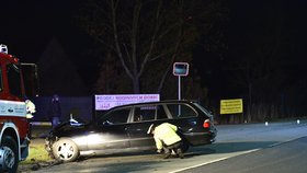 Nehoda dvou aut na Kolínsku si vyžádala jedno úmrtí a tři zraněné.