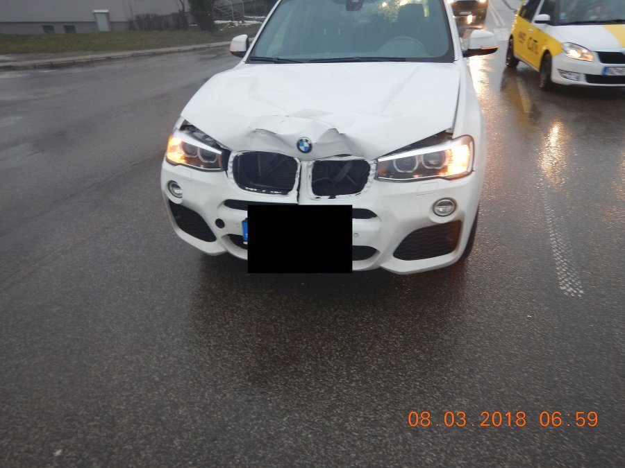 Auto si odneslo jen zmačkanou přední masku.