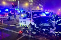 Dva zranění po nehodě v Krči: Auto městských policistů na šrot!