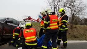 V Krmelíně došlo k tragické nehodě, při které zemřel jeden člověk a další dva se zranili.