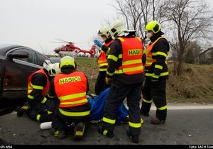 V Krmelíně došlo k tragické nehodě, při které zemřel jeden člověk a další dva se zranili.