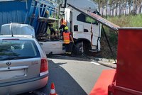 Neštěstí u Krňovic: Srážku s autem a kamionem motorkář nepřežil
