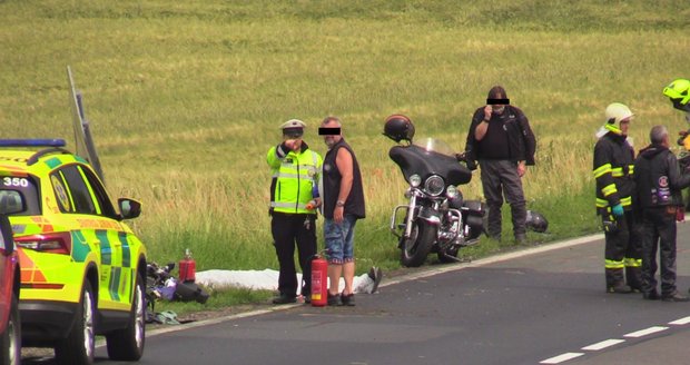 Tragická nehoda na Benešovsku: Motorkář nepřežil srážku s autem