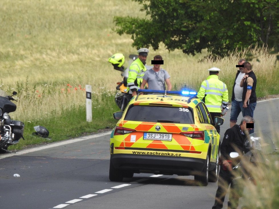 Dodávka na Kutnohorsku smetla čtyři motorkáře, jeden na místě zemřel.