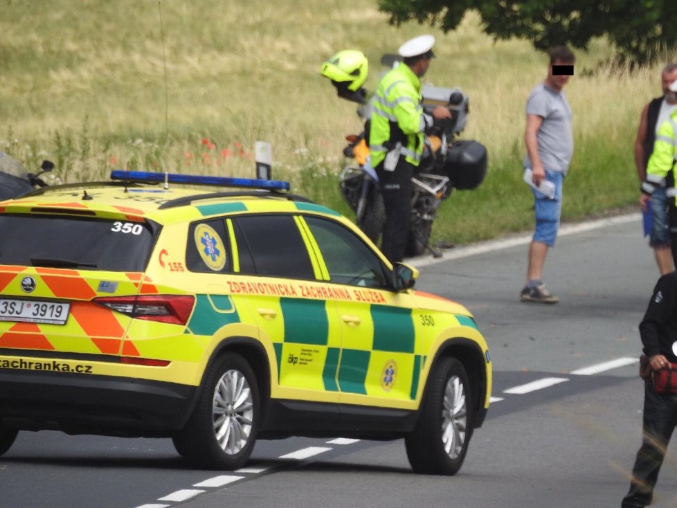 Dodávka na Kutnohorsku smetla čtyři motorkáře, jeden na místě zemřel.