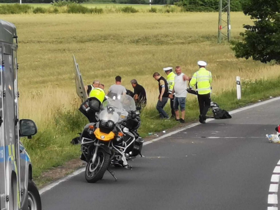 Dodávka na Kutnohorsku smetla čtyři motorkáře, jeden na místě zemřel.