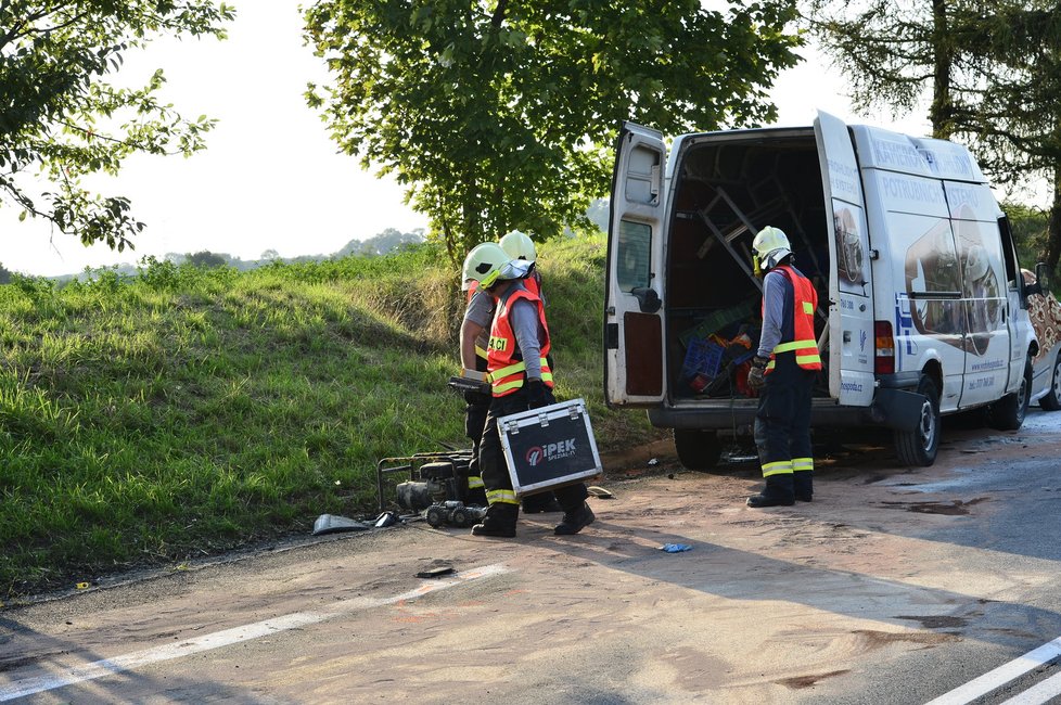 Při nehodě u Kutrovic na Kladensku zemřely dvě ženy.